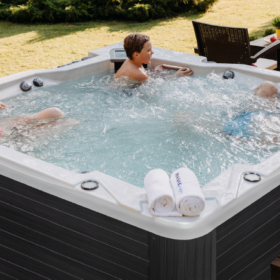 Spa Holl&rsquo;s HC Design 3 – 5 places – 200x200x93cm